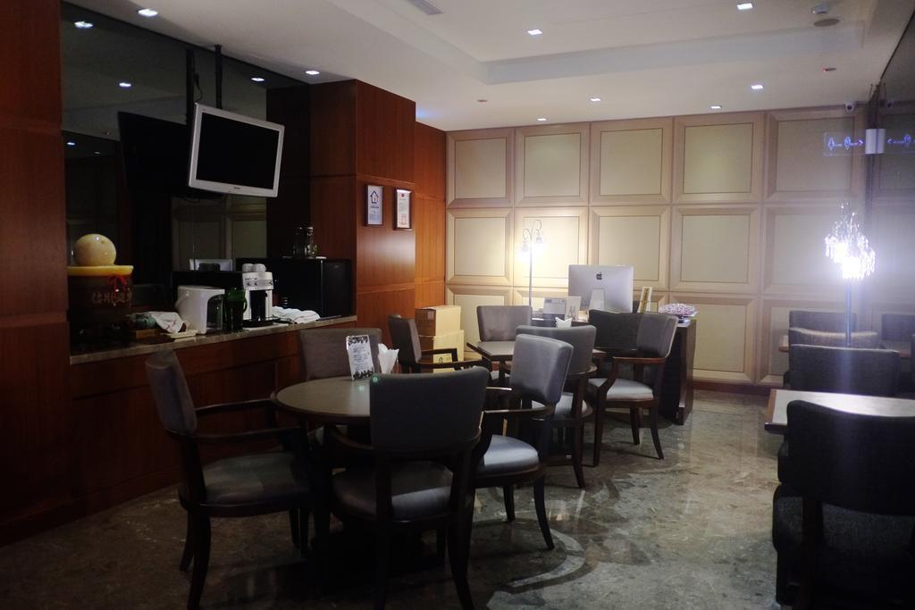 Tokyo International Hotel Taipei Bagian luar foto