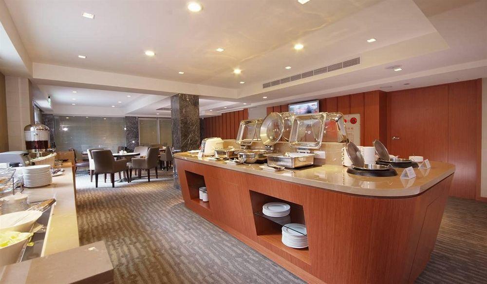 Tokyo International Hotel Taipei Bagian luar foto