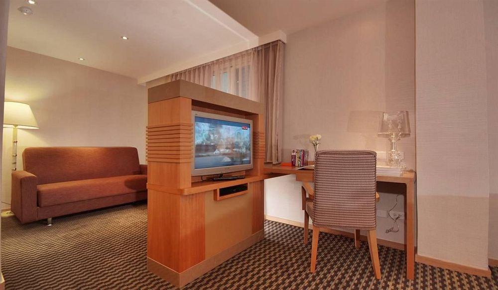 Tokyo International Hotel Taipei Bagian luar foto