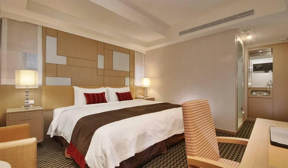 Tokyo International Hotel Taipei Bagian luar foto