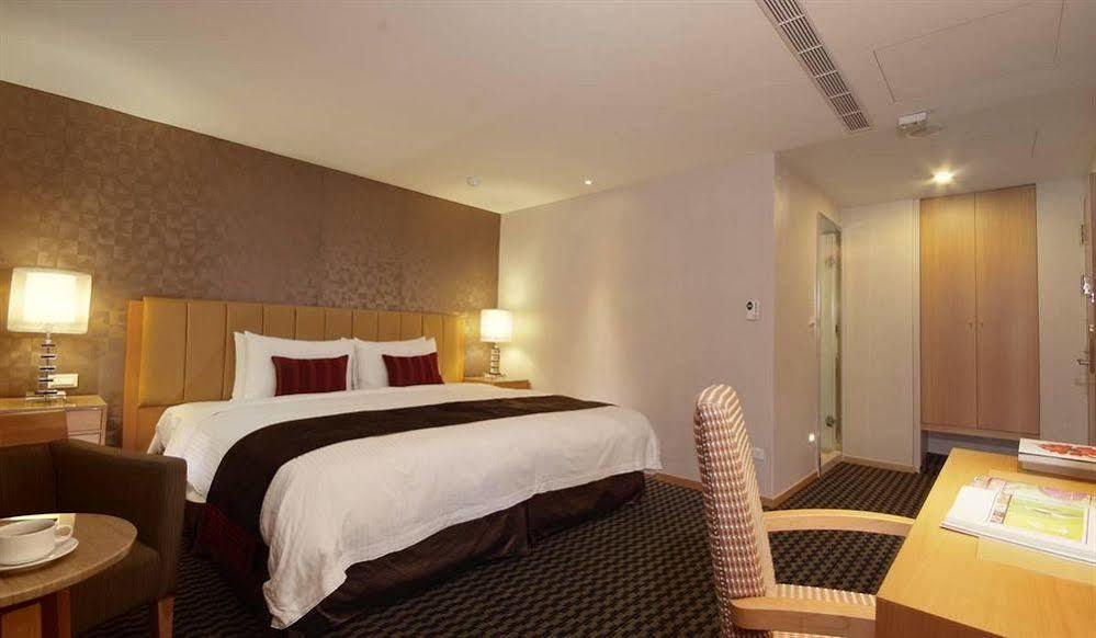 Tokyo International Hotel Taipei Bagian luar foto